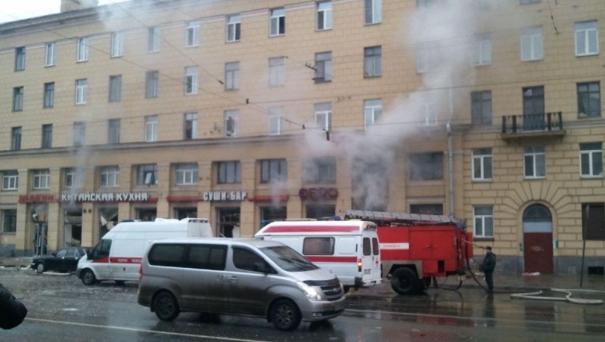 При взрыве в ресторане в Петербурге пострадали 9 человек