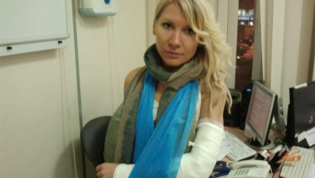При разгоне оппозиции ОМОН сломал помощнице депутата руку
