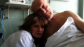 Александр Пороховщиков с супругой в больнице. Фото с сайта i.lb.ua