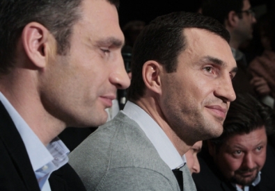 Украинские боксеры, братья Виталий и Владимир Кличко (слева направо). Фото ©РИА Новости