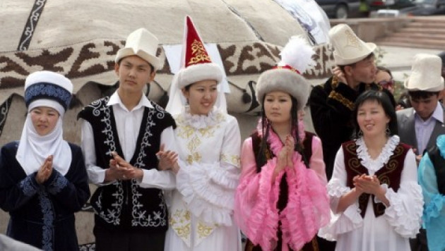 Кыргызских чиновников обязали ходить на работу в национальной одежде