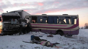При столкновении грузовика с автобусом в Польше погибли 8 человек