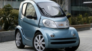 ФОТО: В Италии собрали самый маленький электромобиль