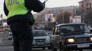 В Петербурге пьяный водитель протащил полицейского 10 метров за машиной