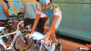 Андрей Зейц перед началом этапа "Джиро д'Италия". Фото ©Vesti.kz