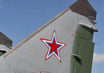 К параду Победы на самолетах перекрасят красные звезды