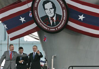 Буш испытал названный в честь его отца авианосец
