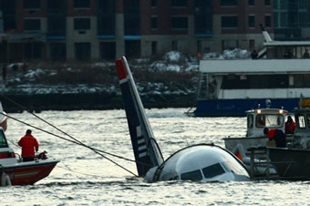 В США самолет упал в реку Гудзон