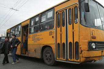 В Алматы бастуют водители двух автобусных маршрутов 