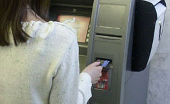 Британские банкоматы обогатили своих граждан