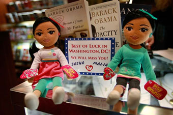 В США  выпустили в продажу темнокожих кукол с именами дочерей Обамы
