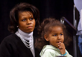 Мишель Обама прокомментировала продажу кукол "Малия" и "Саша"