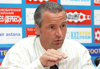 Бернд Шторк остался на посту тренера сборной Казахстана