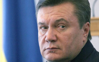 Виктор Янукович находится в больнице рядом с  главой "Нафтогаза"