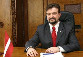 Крестьяне отправили министра Латвии в отставку