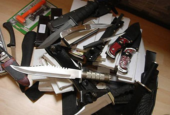 Журналисты BBC купили на eBay партию холодного оружия