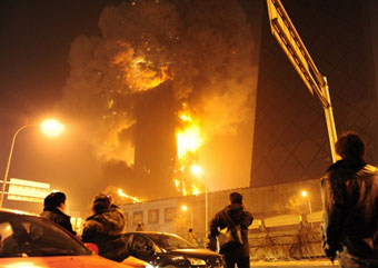 В Пекине полностью сгорело здание Центрального телевидения