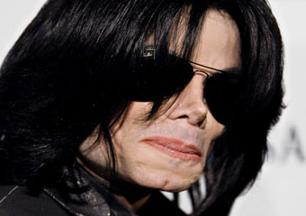 Майкл Джексон вернется на сцену из-за многомиллионных долгов
