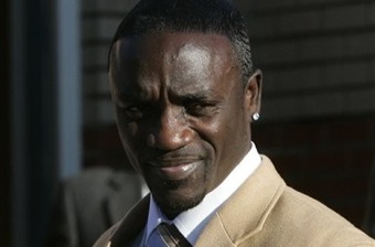 Певец Akon признал вину по делу о грубом отношении со своими фанатами