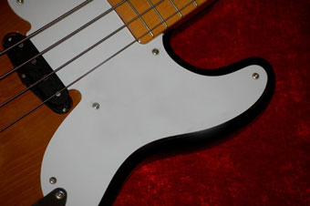 Музыканты Джимми Пейдж и Слэш выставят на eBay гитару со своими автографами