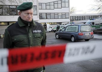 В Германии жертвами "школьного убийцы" стали 15 человек
