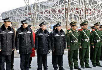 Китайским полицейским запретили отдыхать со своими подчиненными