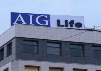 AIG умолчала о 55-миллионных бонусах