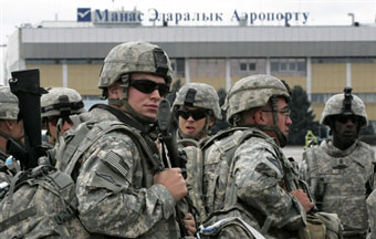 Киргизия не намерена вести с США переговоры по "Манасу"