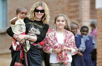 Мадонна прибыла в Малави на суд по усыновлению ребенка