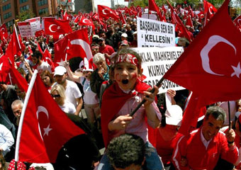 На избирательных участках в Турции погибли пять человек 