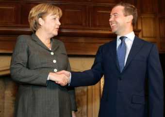 Медведев и Меркель обсудили Хартию устойчивого развития