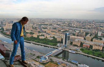 "Человек-паук" забрался на небоскреб в Лондоне