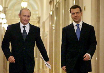 Путин заработал больше Медведева на полмиллиона рублей