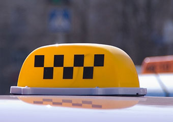 Казахстанцы вдвое меньше стали ездить на такси