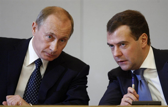 Путин обошел Медведева по политической активности