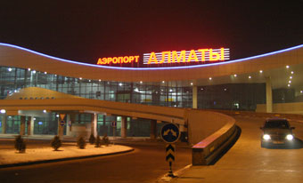 Гражданин Нигерии в течение трех месяцев находится в аэропорту Алматы
