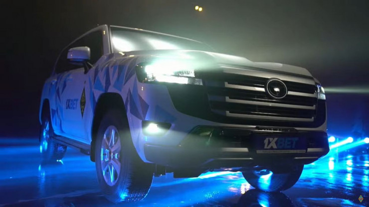 1xBet отправил новый Land Cruiser 300 в Караганду. Фото 2