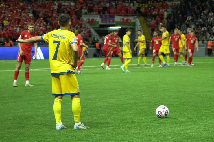 Серикжан Мужиков исполняет стандарт