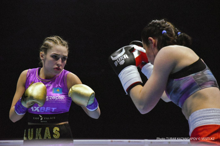 Ангелина Лукас дебютировала в профи с победы. Фото 6