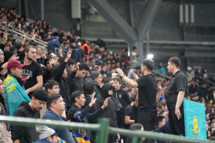 Фанаты сборной Казахстана в матче против Бельгии