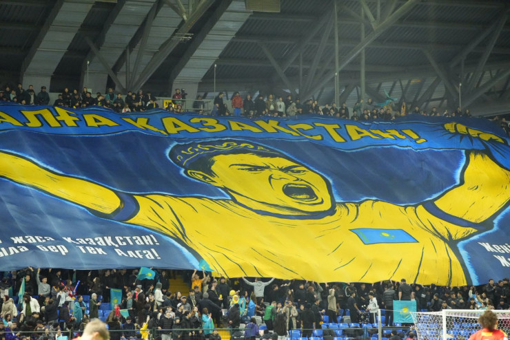 Болельщики сборной Казахстана устроили яркий перфоманс