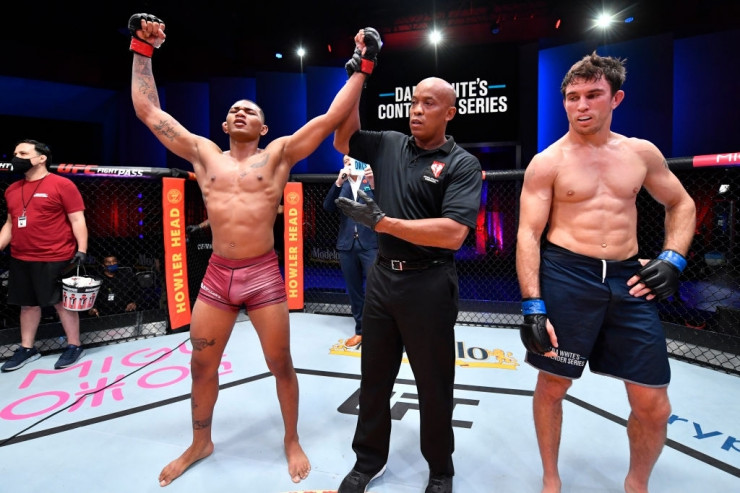 Трилогия чемпионов в весе Жумагулова и титульник у тяжей. Что нельзя пропустить на UFC 270 в эти выходные. Фото 1