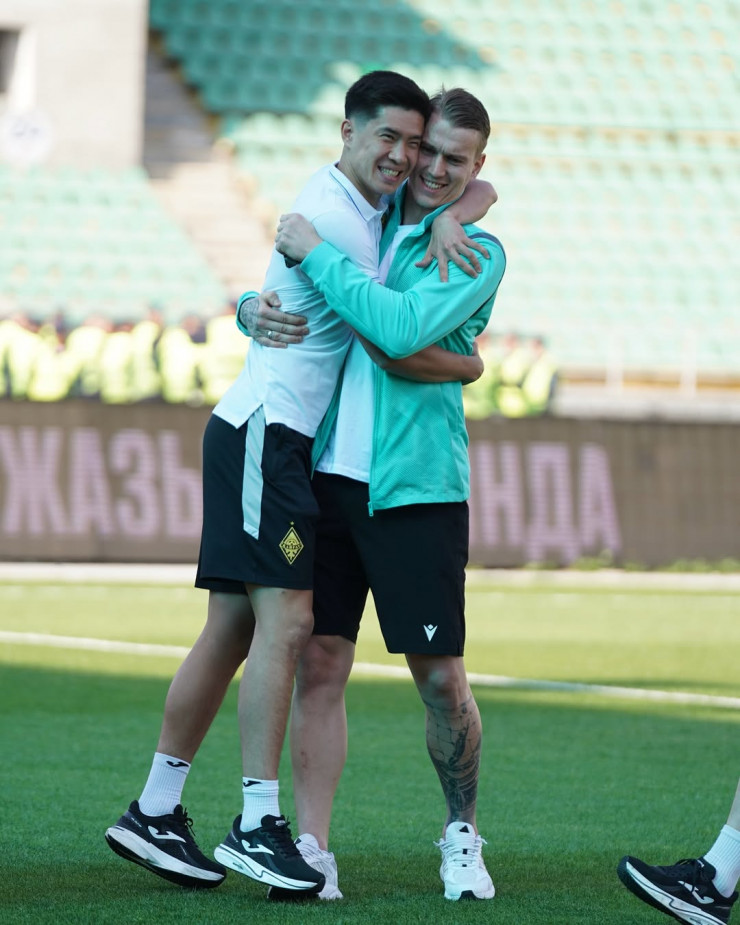 Адилет Садыбеков и Данил Устименко перед игрой 