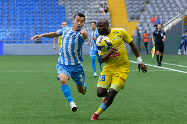 Арсен Аширбек и Усман Камара в матче 