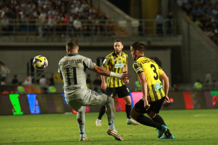 Тигран Барсегян и Луиш Мата в игре 