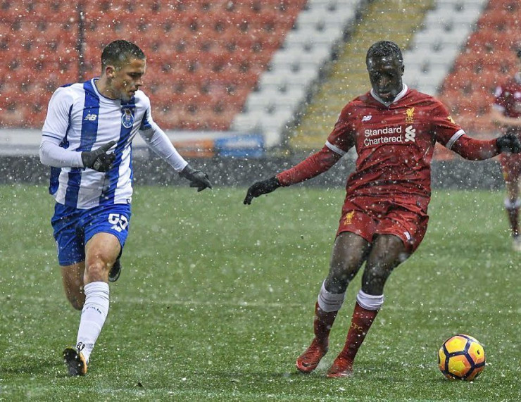 Луиш Мата против 