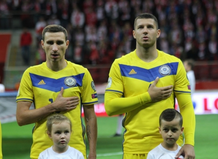 Дмитрий Шомко и Виктор Дмитренко перед матчем Польша - Казахстан