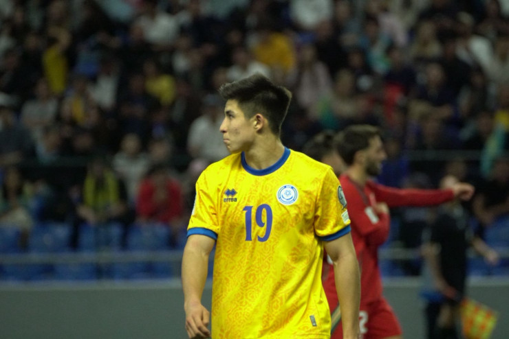 Дастан Сатпаев в матче Казахстан - Уэльс