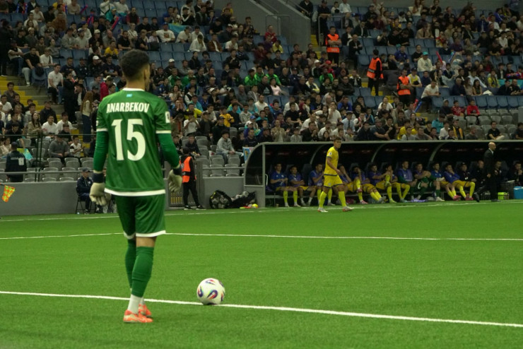 Темирлан Анарбеков в игре Казахстан - Уэльс