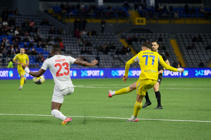 Назми Грипши забивает гол 